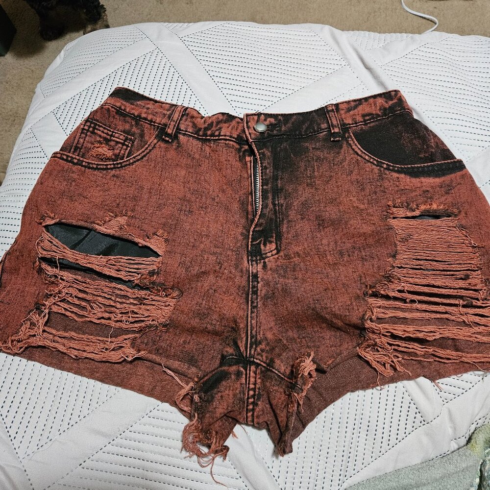 Red/black wash shorts